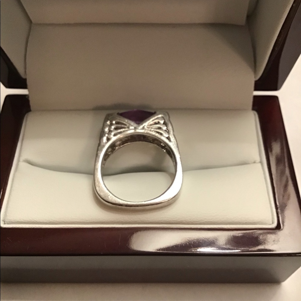 Ring - Picture 2 of 5